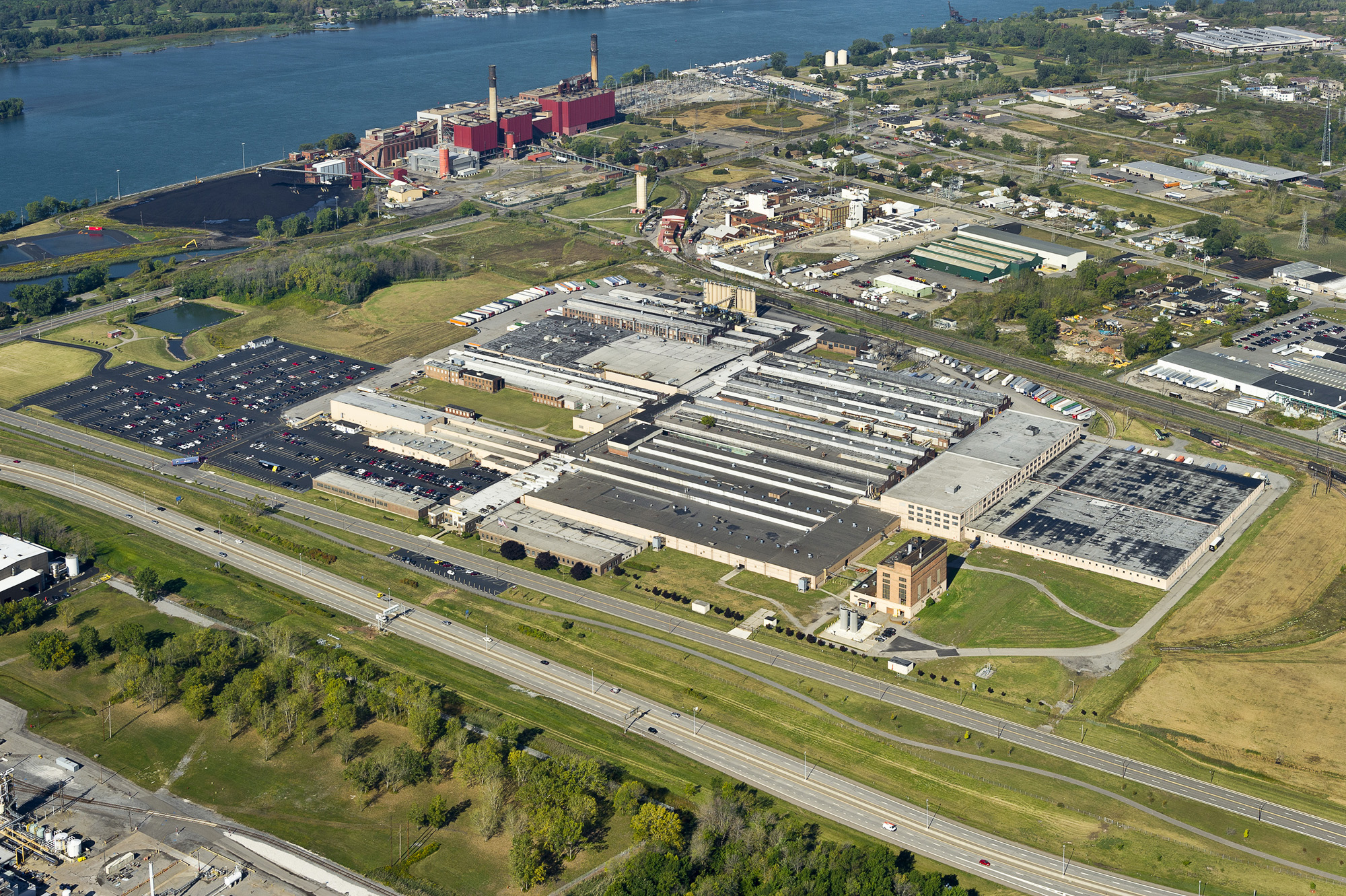 O Grupo Sumitomo Rubber anuncia investimentos para ampliação da capacidade de produção na fábrica dos EUA, respondendo a forte demanda do mercado americano.